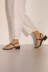 SANDÁLIA SALTO QUADRADO